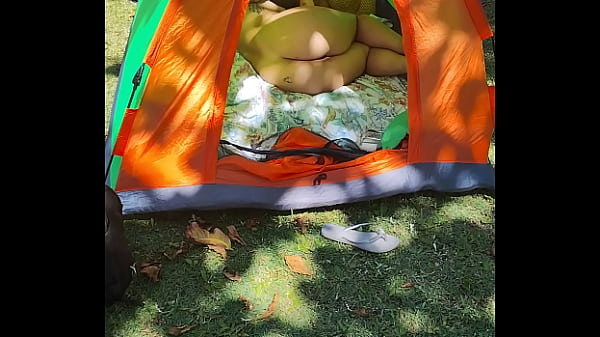 Ruiva aprontando na praia do pinho em balne&aacute;rio cambori&uacute; 