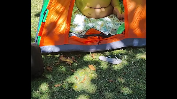 Ruiva aprontando na praia do pinho em balne&aacute;rio cambori&uacute;