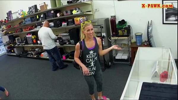 Blonde amateur fucked with pawnkeeper to earn fat cash