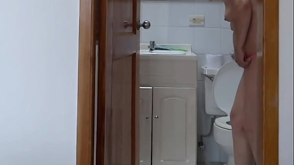 Nonton Stepson Records Me Putting On A Bikini To Show Off On The Beach And Masturbates thumbnail