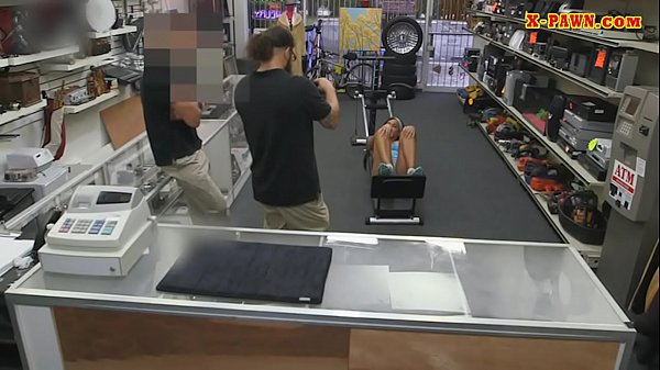 Muscularchick pumped byhorny pawn man