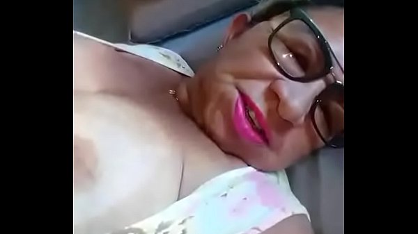 Tiazinha se_masturbando cheia de tesão