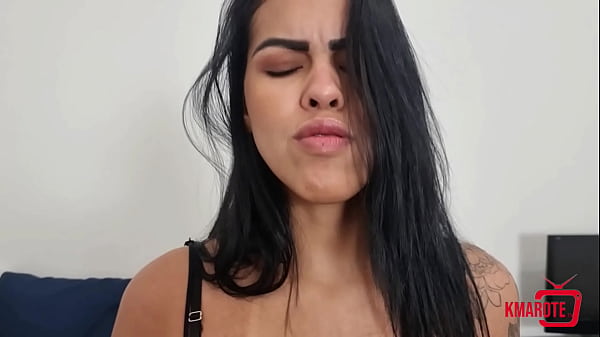 Morena safada mostrando como deixa um pau latejando at&eacute; gozar 