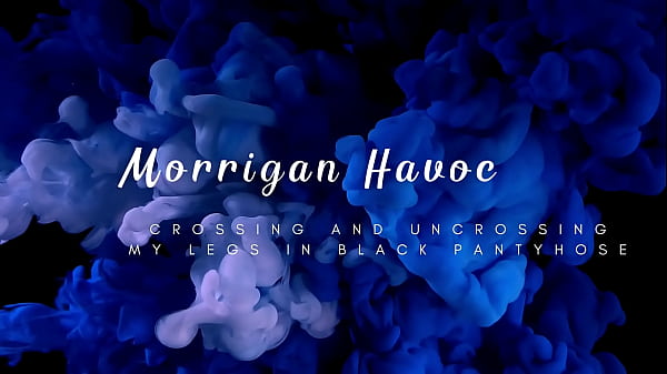 Nonton Crossing And Uncrossing Legs In Black Pantyhose thumbnail