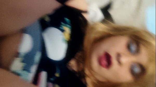 Play MP4 - Trans juega con su dildo