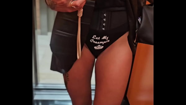 Qui veut ma culotte fetish que j'ai mis hier soir en soir&eacute;e libertine faites