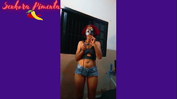 Play MP4 - Senhora Pimenta come&ccedil;a fumando um charuto e termina com dois charutos na boca&period;