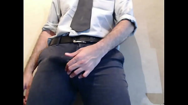 Metendo minha rola grossa de terno 