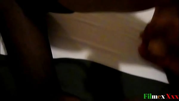 Play MP4 - Macho alfa dando masajes con aceite y le mete dildos el culo a su milf y luego se la coge "por el culo"