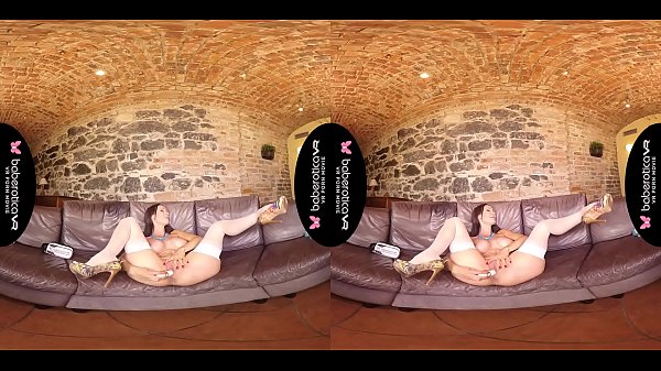 Solo mature Cynthia Velons is pleasing herself inVR