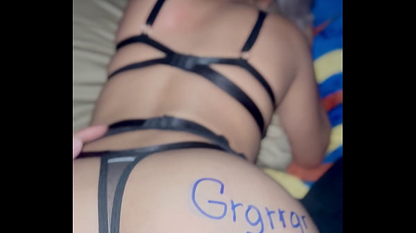 Play MP4 - Chica De Al Lado Con Lencer&iacute;a Sexy y Mallas Negras