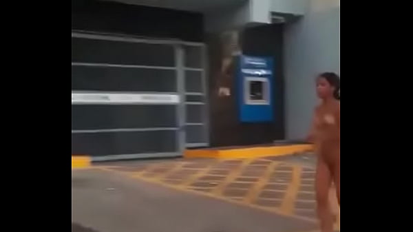 Play MP4 - Chica se desnuda en panama