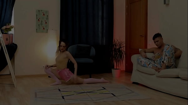 Nonton Flexi Skinny Gymnast Gets Small Ass Stretched thumbnail