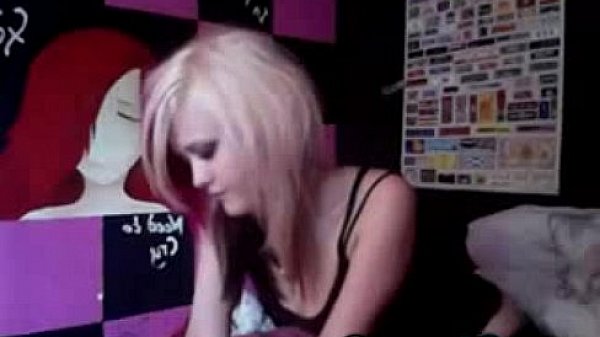 Nonton Hot Emo Scene Teen Strips On Cam - Camg8 thumbnail