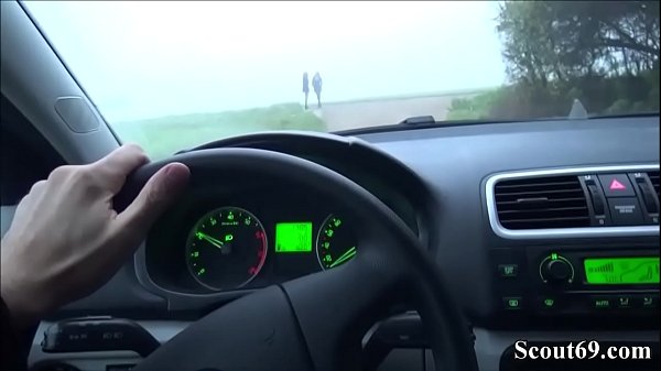 Jungspund fickt 2 nutten von der strasse outdoor ohne kondom und spritz rein