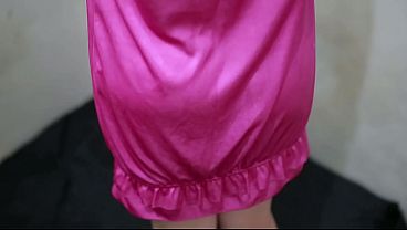 Nonton Cewek Indo Super Mulus Pakai Gaun Satin Pink Sexy Banget thumbnail