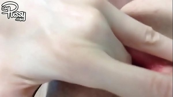 Play MP4 - BANANA IN PUSSY of a teen girl&comma; homemade selfie
