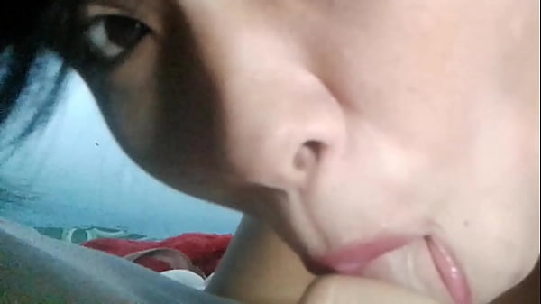 เธอดื่มกินน้ำเงี่ยนของฉันเมื่อได้อมควยของฉัน 