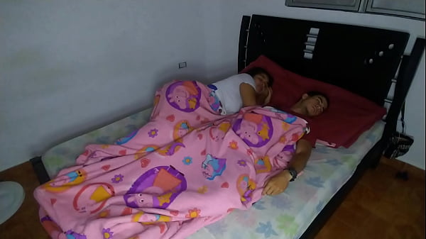 Nonton Mi Hermanastro Me Follo En Su Habitaci&oacute;n, Justo Al Lado De Las De Nuestros Padrastros! thumbnail