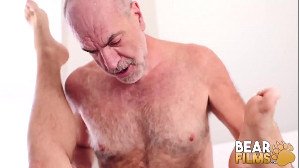 Play MP4 - BEARFILMS Young Tony Rivers Hammered By Bear Big Cock