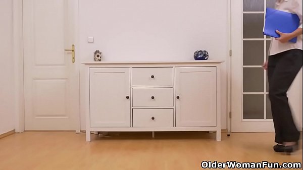 Nonton Euro Teen Milf Ameli Stuffs Her Mature Cunt With A Dildo -s.: Lisabrown121 thumbnail