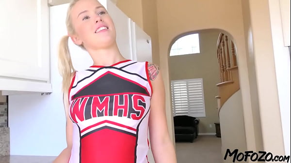 Mofozo.com - Step Daughter Wants To Fuck To Get Her Gift thumbnail