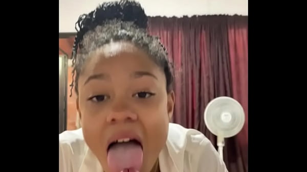 Venezuelana Succhia Il Mio Enorme Cazzo thumbnail