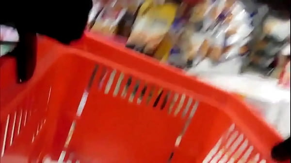 En medio de la pandemia y a todo rock and roll en plena cuarentena la mama de mi amigo se va al supermercado y se coje a dos tipos cualquiera 1