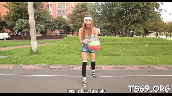 Frisky ts Daniela Martinez craves for xxl shaft