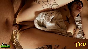 Fudendo A Tatuada Ao Lado Da Esposa thumbnail