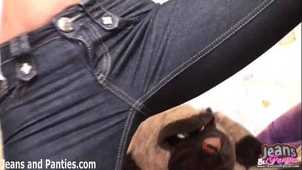 Play MP4 - Petite Celine teasing in tight skinny jeans