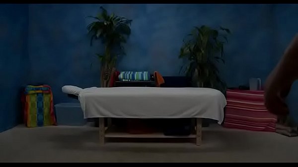 Nonton Appetising Gal Looks Admirable On One-eyed Monster thumbnail