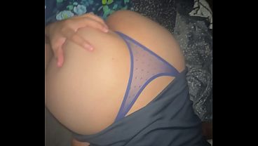 Grabo el culo de mi puta mientras me la chupa
