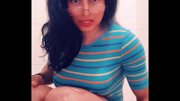 Sexy chavito travesti goloso mandando pack 