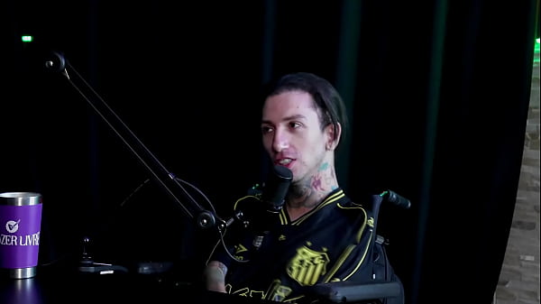 A cadeira foifeita pra transar não_fez alguns fetiches se masturba_com as duas mãos e brinca com asua deficiência Gabriel do Olhar Sob Rodas SHEER RED