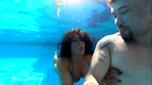 A morena queria foder comigo dentro da PiscinaMr Matusalem - Natzinha Morena