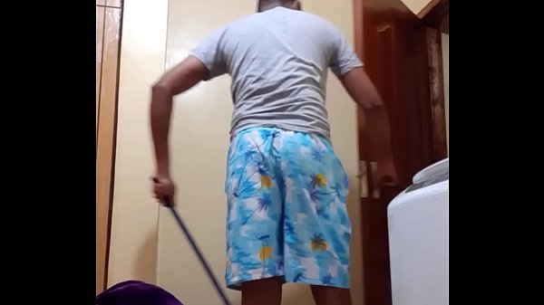 Млађи брат шпијунирао је голи плес од Степсистер-а (4) thumbnail