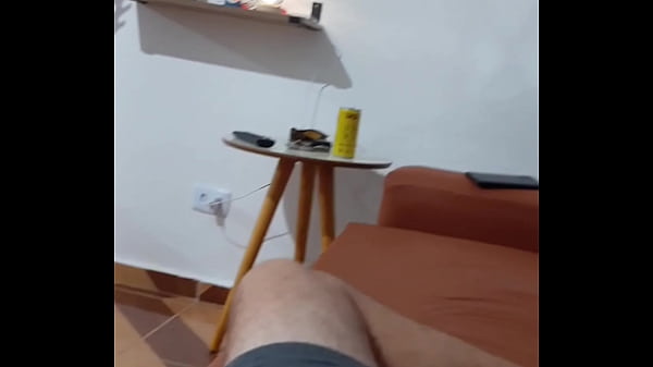 Nonton Chupei O Pau Do Cara Que Est&aacute; Fazendo Uns Bicos Aqui Em Casa, Fiquei Tes&atilde;o Mas Lembrei Que T&ocirc; Sem Camisinha thumbnail