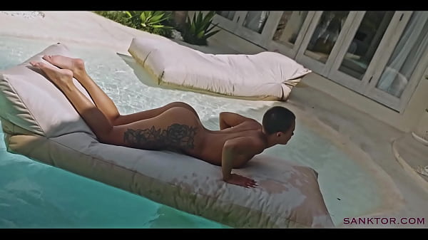 SANKTOR - BALD BUTCH SHAVING IN THE SWIMMING POOL 