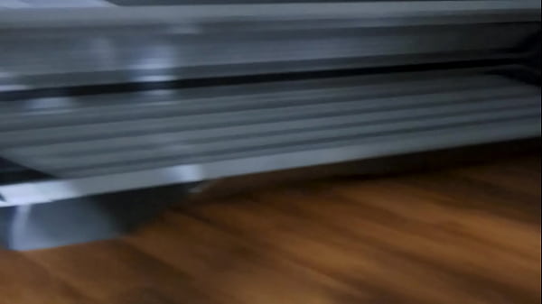 Play MP4 - Tanning bed at the gym