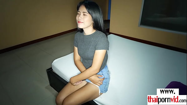 Amateur asian MILF fucking a tourist hard white cock 