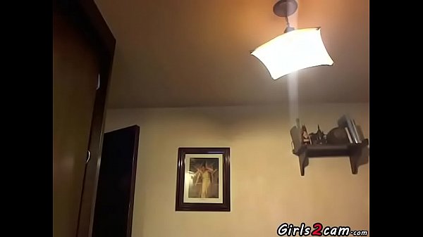 This teen masturbates on the chair of her room 