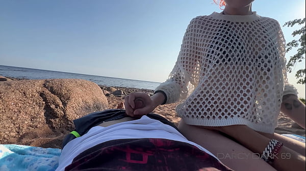 Play MP4 - MEETING A STRANGER ON A PUBLIC BEACH