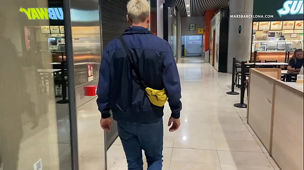 Toilet blowjobs amateur 