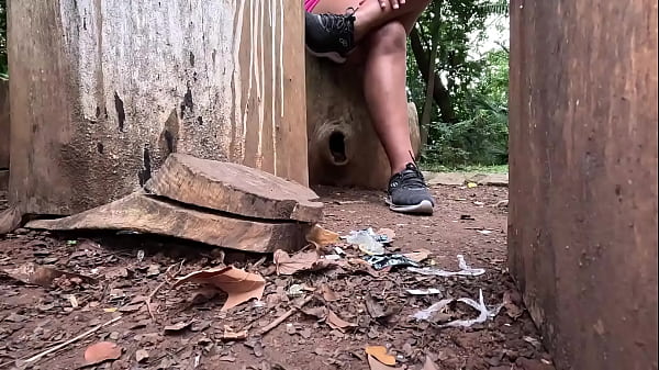 Histórias_de uma Ninfomaníaca Suando o shorts no_parque escorrendo mel da bucetinha