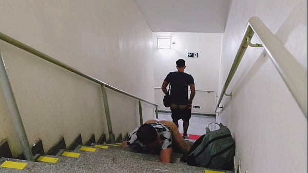 Play MP4 - ENCONTREI DOIS CARAS TRANSANDO NAS ESCADAS DO SHOPPING E RESOLVI PARTICIPAR
