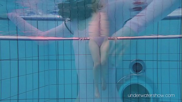 Play MP4 - Pink body bikini Roxalana showing her pussy