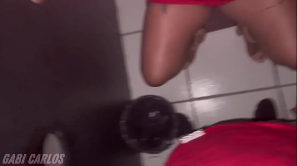 Play MP4 - Fui usada no Gloryhole&colon; dois paus na minha boca e um no meu cu enquanto meu marido gozava s&oacute; de ver&excl;