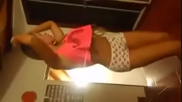 mi prima me baila sexy