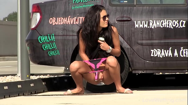 Play MP4 - Vanessa - Pissing scene